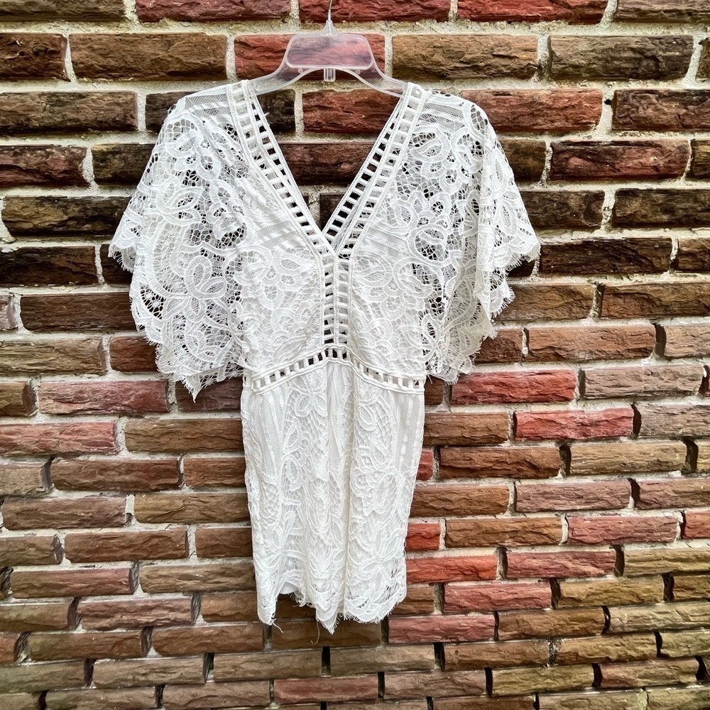 Lioness White Short sleeve lace short Romper Size M